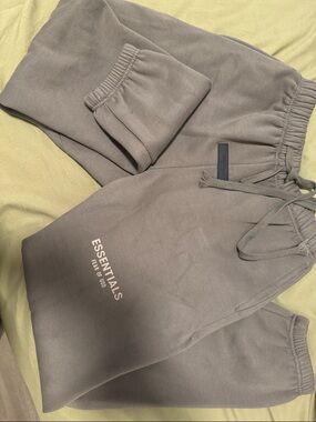 Fear of God ESSENTIALS sweats